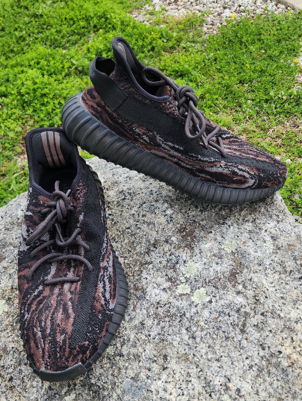 Yeezy Boost 350 V2 Black & Brown Knit Athletic Sneakers Men's 11.5